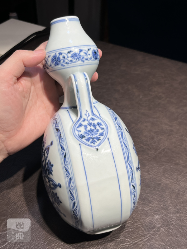 明永乐 青花绶带耳葫芦抱月瓶 - 图7